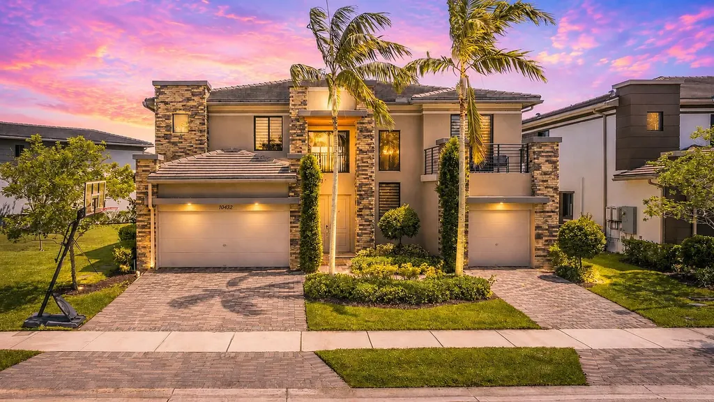 10432 N Lago Vista Circle Parkland FL 33076