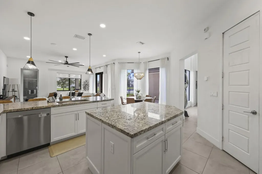 10432 N Lago Vista Circle Parkland FL 33076
