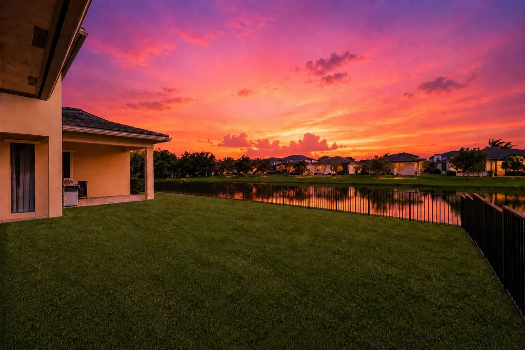 10432 N Lago Vista Circle Parkland FL 33076