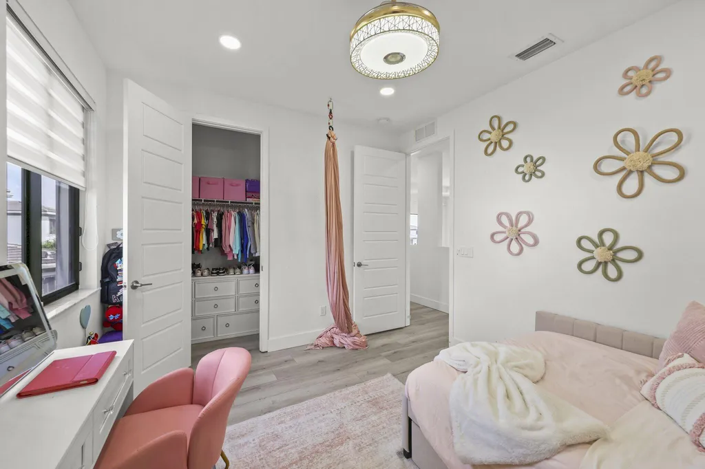 10432 N Lago Vista Circle Parkland FL 33076