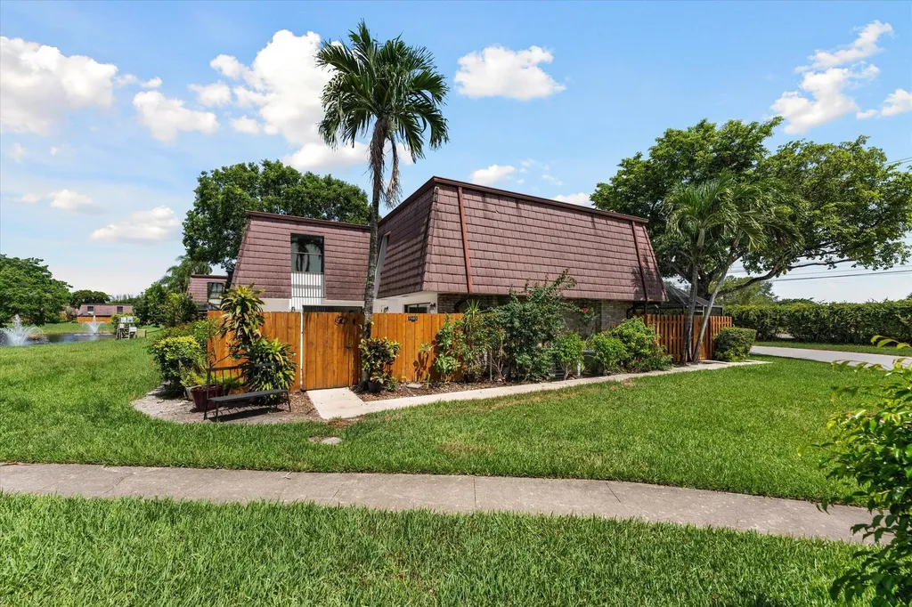 7683 Courtyard Run W Boca Raton FL 33433
