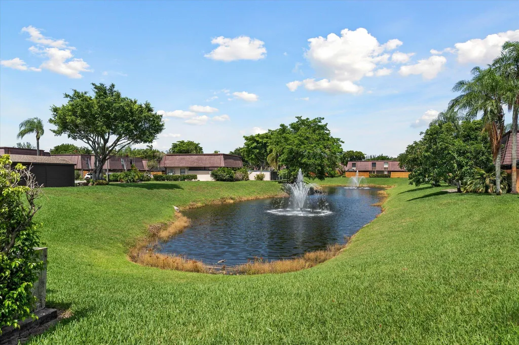 7683 Courtyard Run W Boca Raton FL 33433