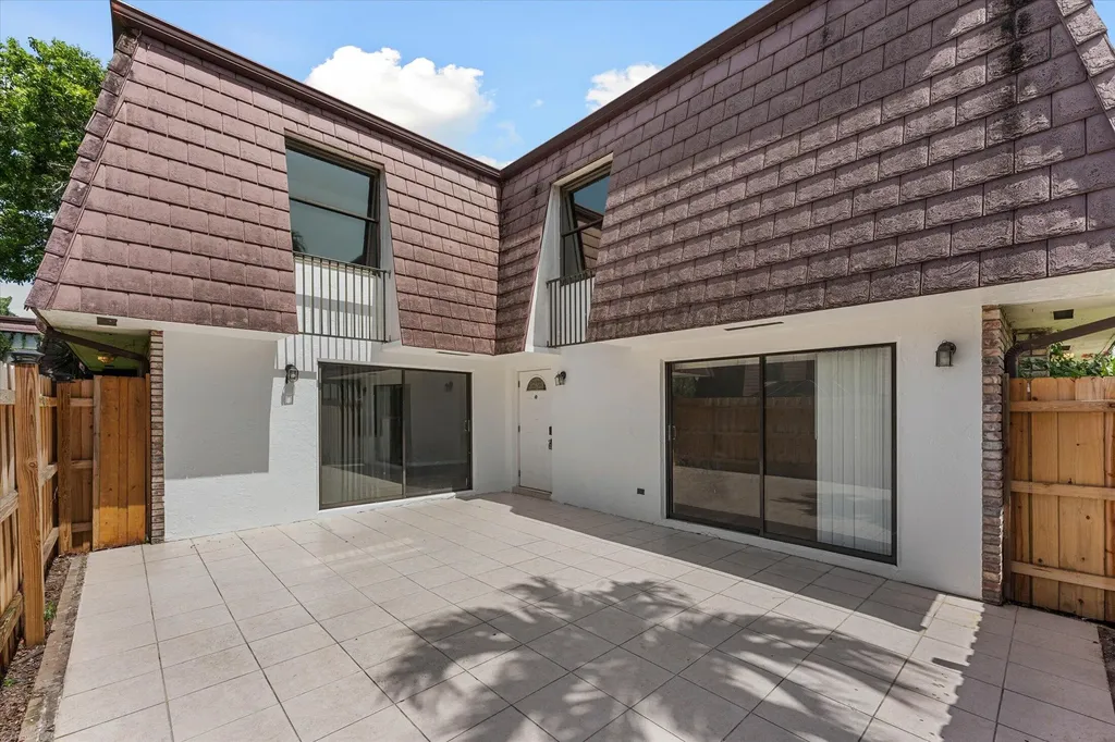 7683 Courtyard Run W Boca Raton FL 33433