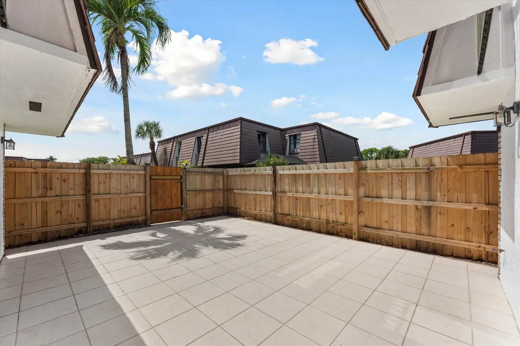7683 Courtyard Run W Boca Raton FL 33433