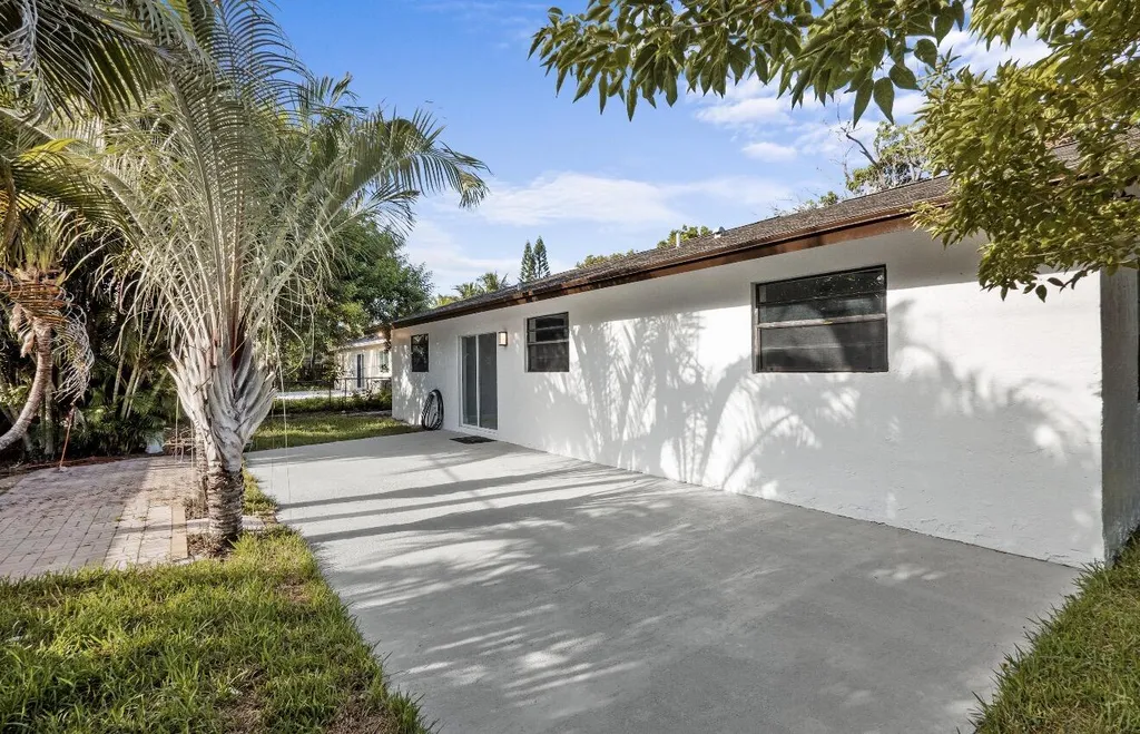 1661 NW 1st Avenue Pompano Beach FL 33060
