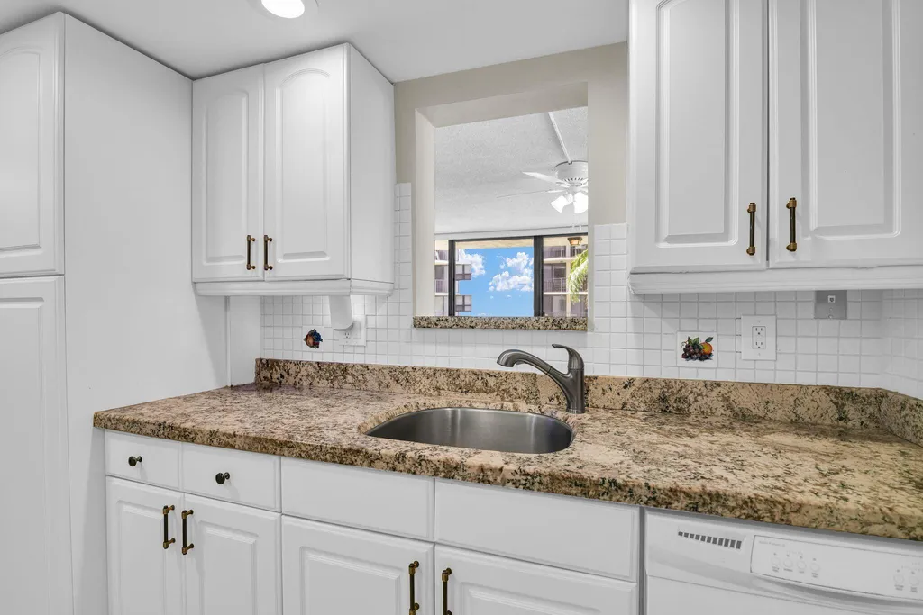 899 Jeffery Street Boca Raton FL 33487