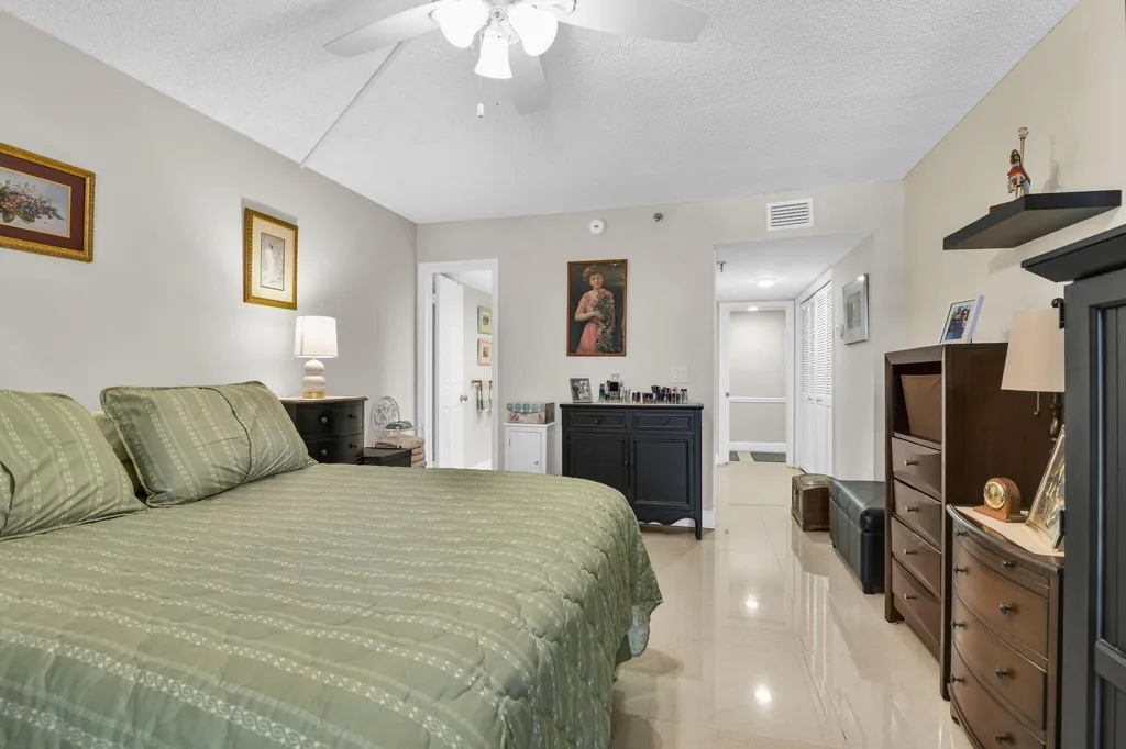 899 Jeffery Street Boca Raton FL 33487
