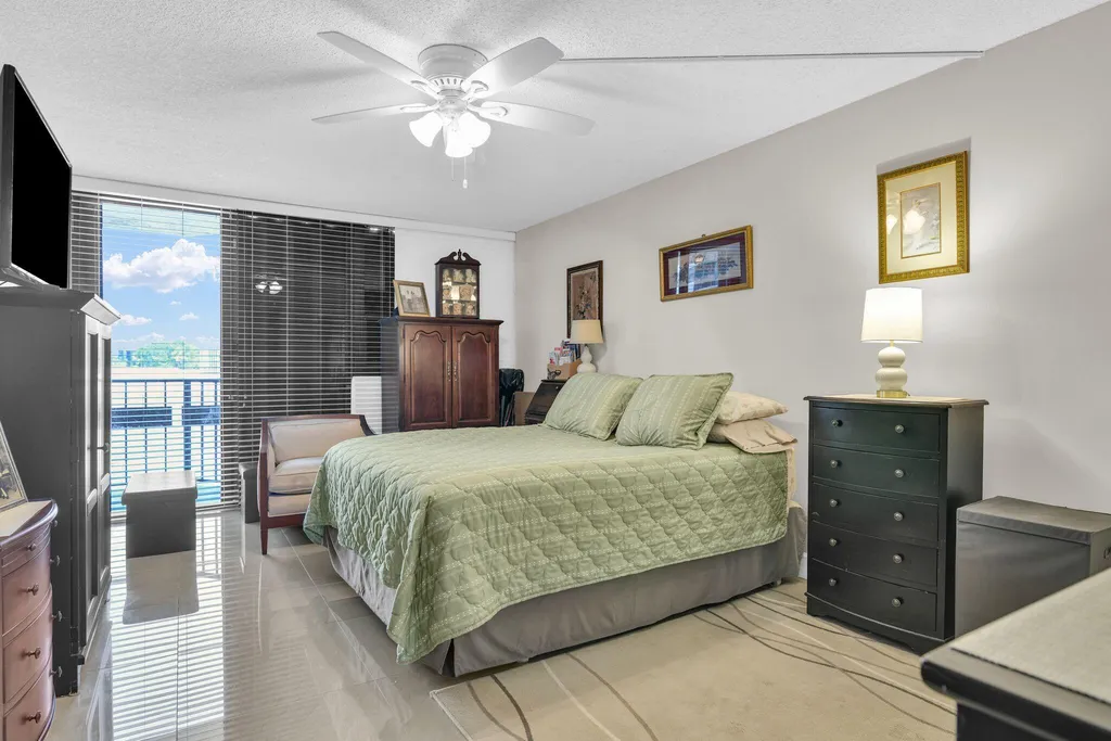 899 Jeffery Street Boca Raton FL 33487