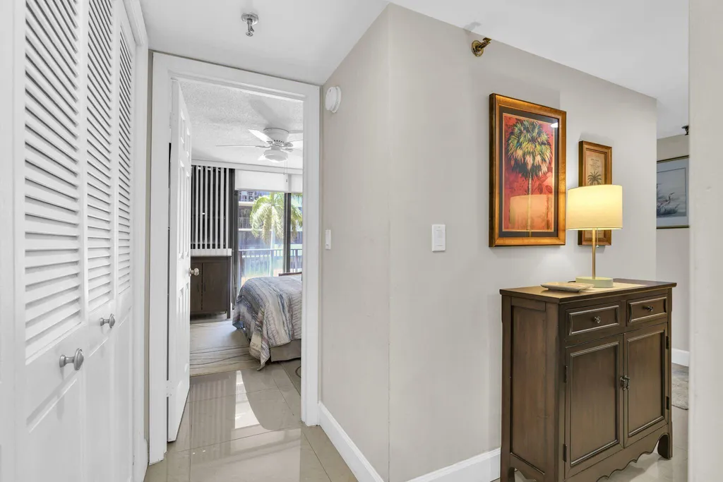 899 Jeffery Street Boca Raton FL 33487