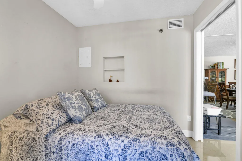 899 Jeffery Street Boca Raton FL 33487