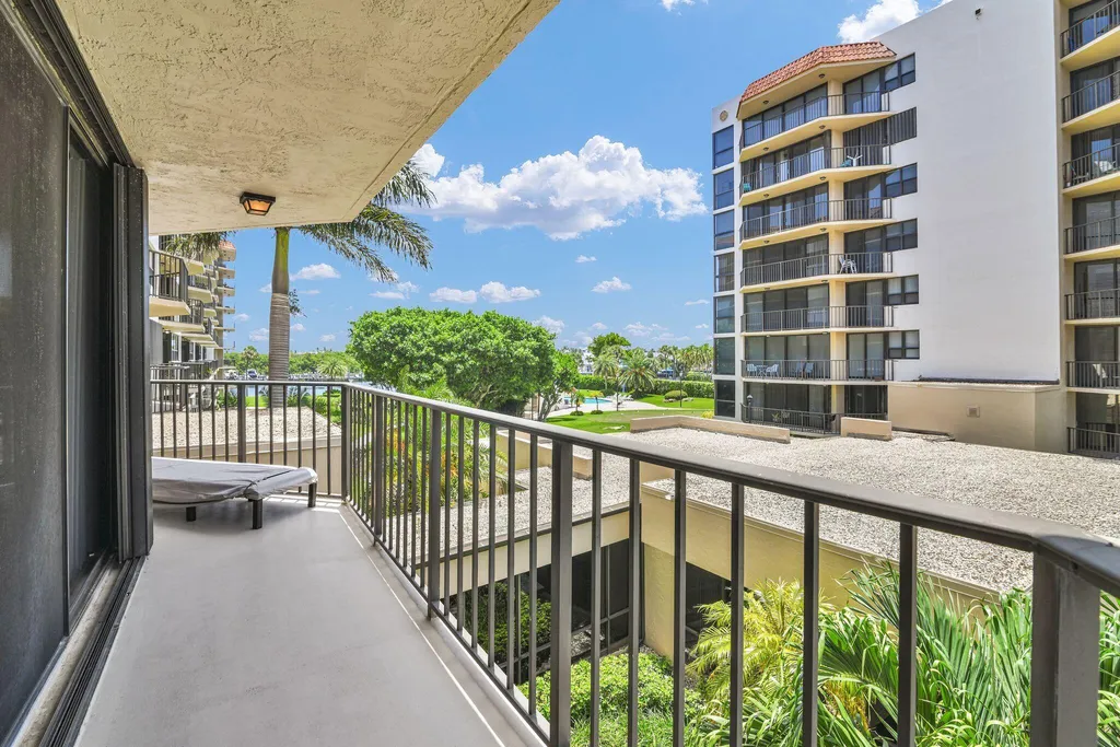 899 Jeffery Street Boca Raton FL 33487