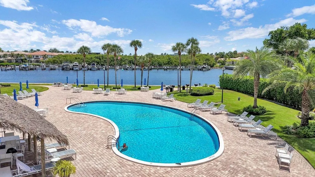 899 Jeffery Street Boca Raton FL 33487