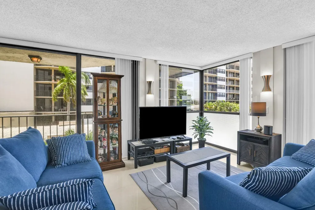 899 Jeffery Street Boca Raton FL 33487