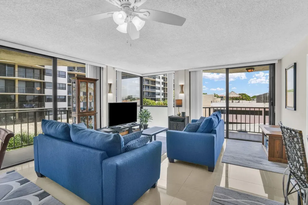 899 Jeffery Street Boca Raton FL 33487