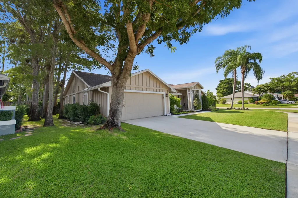 805 Daffodil Drive Wellington FL 33414
