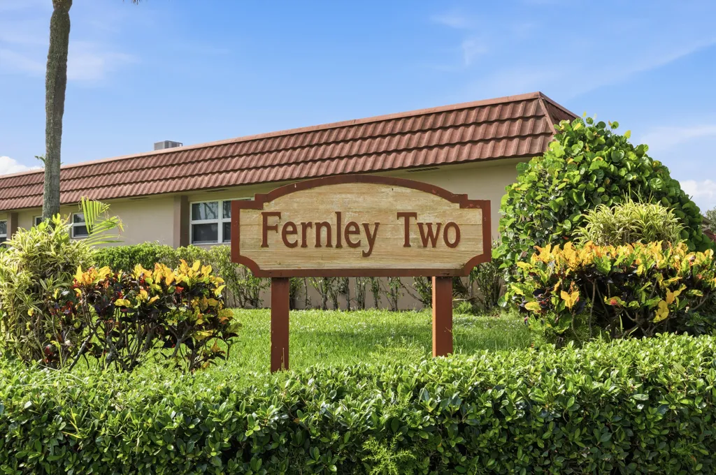 5725 Fernley Drive E West Palm Beach FL 33415