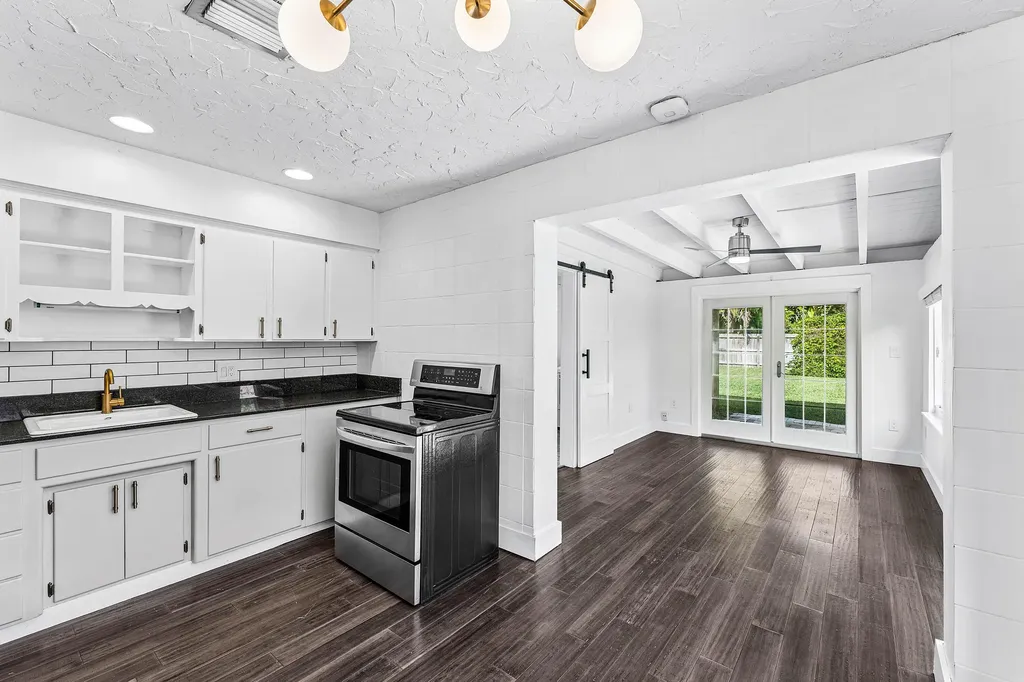 2105 N Federal Highway Lake Worth Beach FL 33460