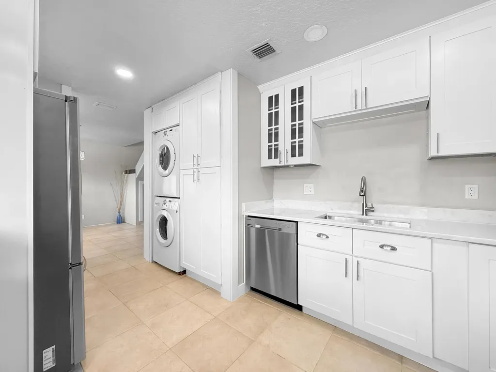 5246 Jog Lane Delray Beach FL 33484