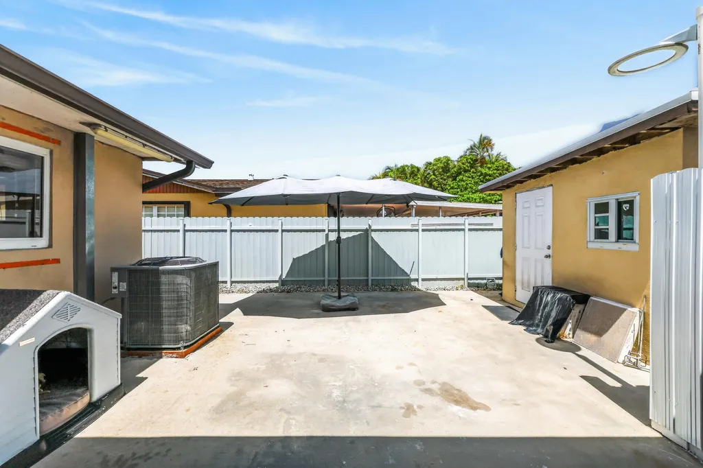 10363 SW 6th Street Sweetwater FL 33174