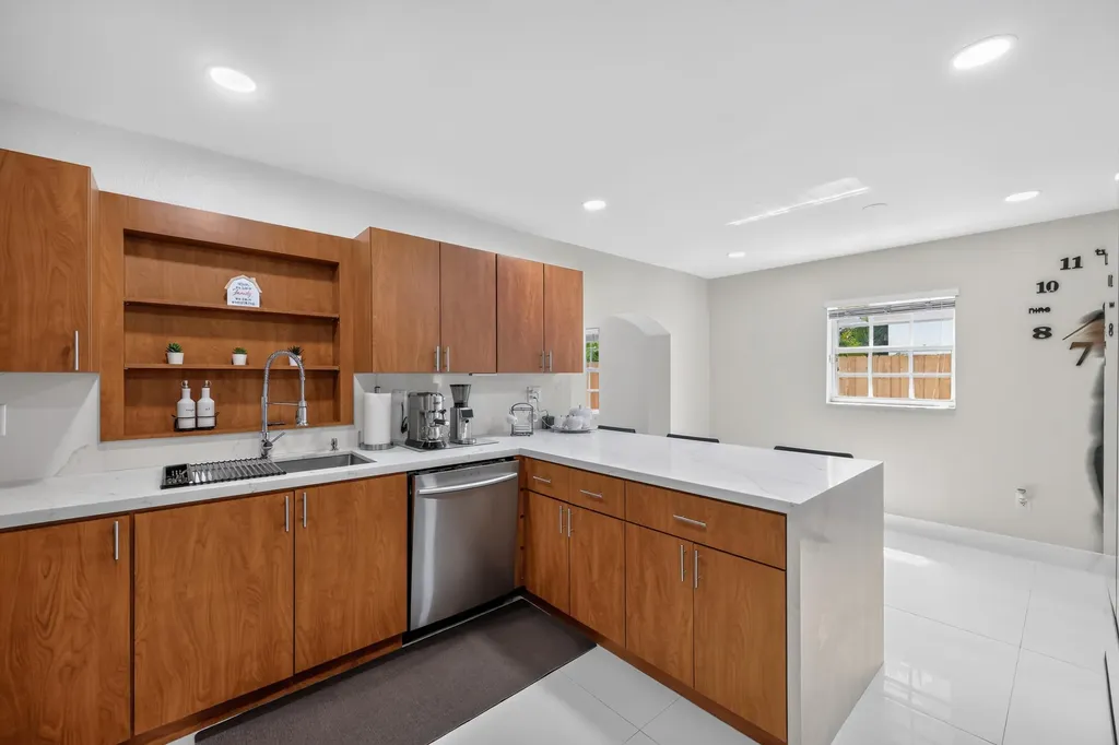 10363 SW 6th Street Sweetwater FL 33174