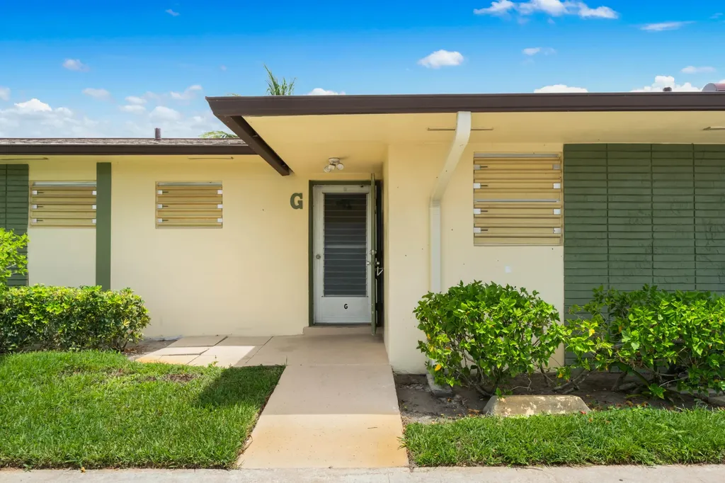2915 Crosley Drive W West Palm Beach FL 33415