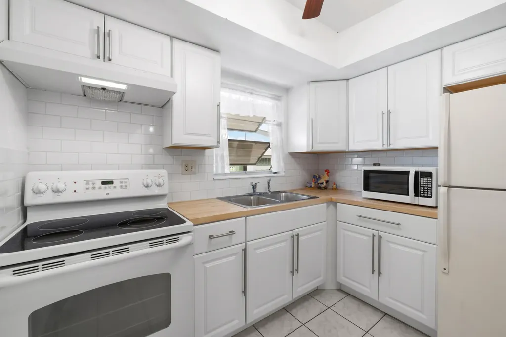 2915 Crosley Drive W West Palm Beach FL 33415