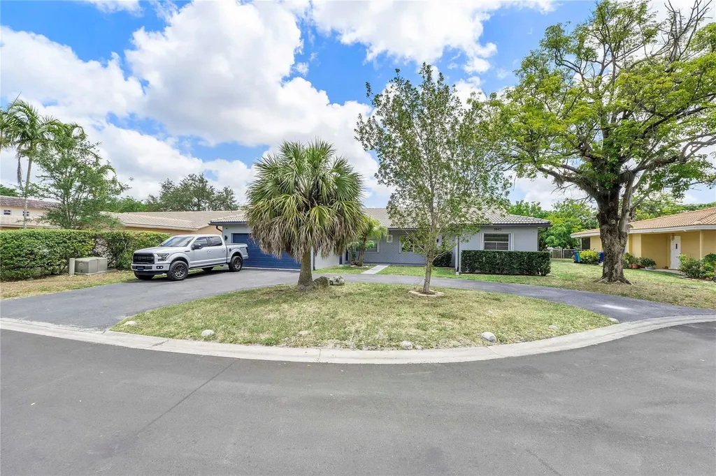 3843 NW 81st Terrace Coral Springs FL 33065