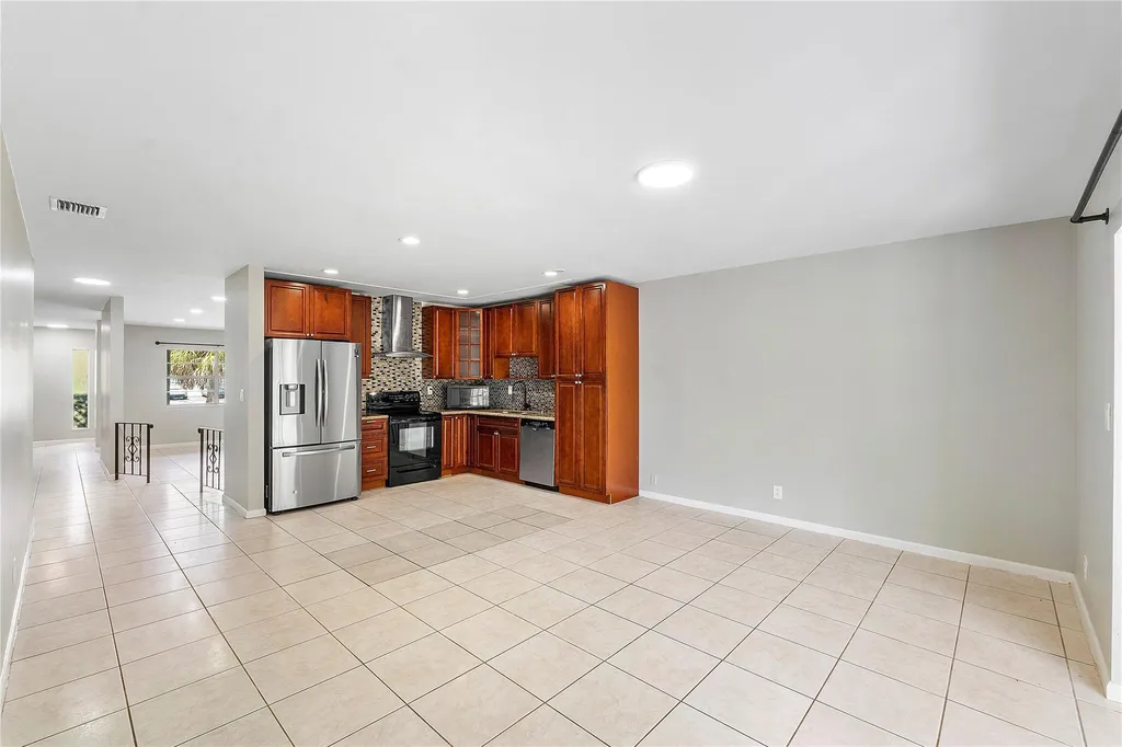 3843 NW 81st Terrace Coral Springs FL 33065