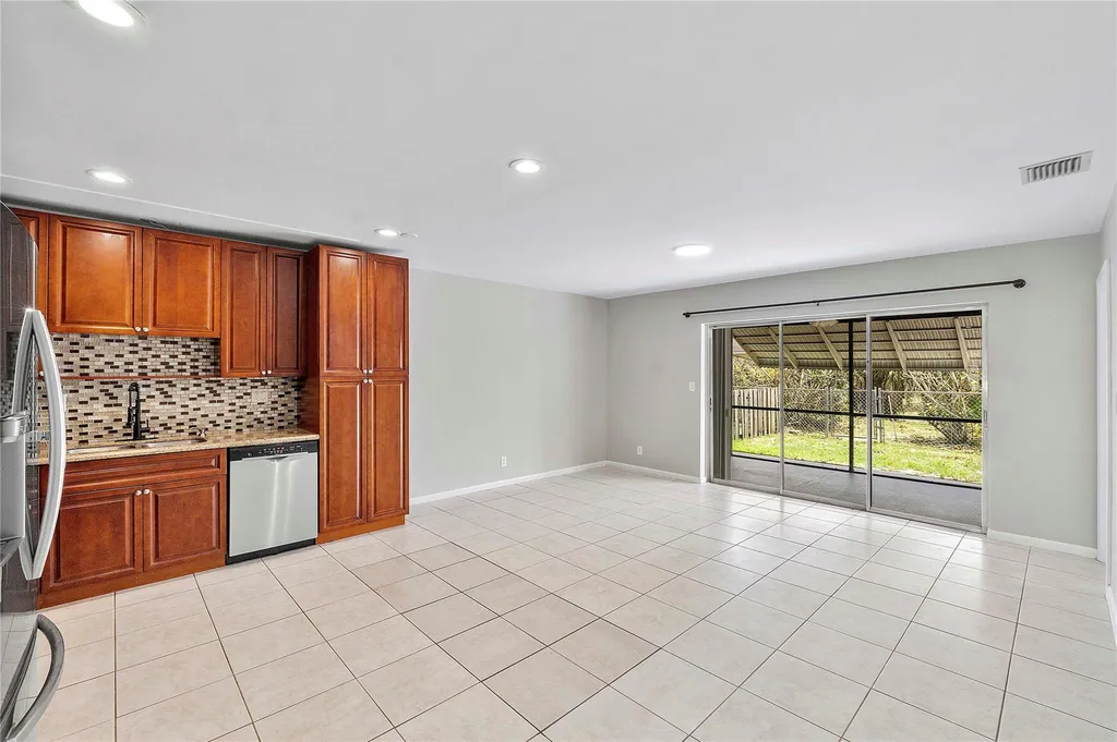 3843 NW 81st Terrace Coral Springs FL 33065