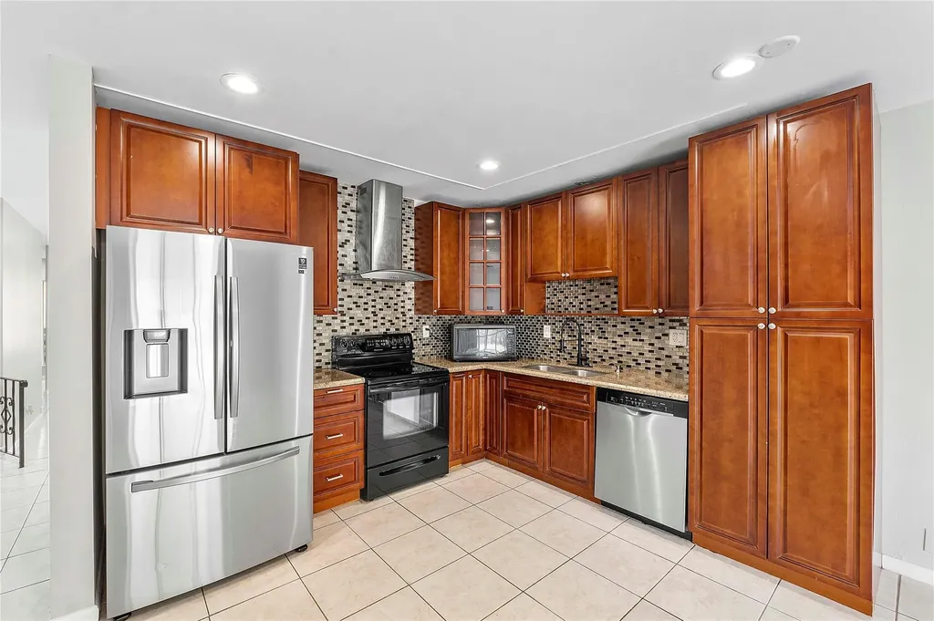 3843 NW 81st Terrace Coral Springs FL 33065