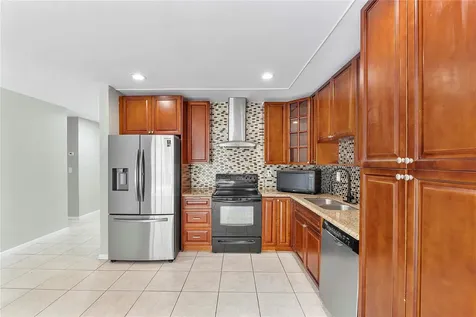 3843 NW 81st Terrace Coral Springs FL 33065