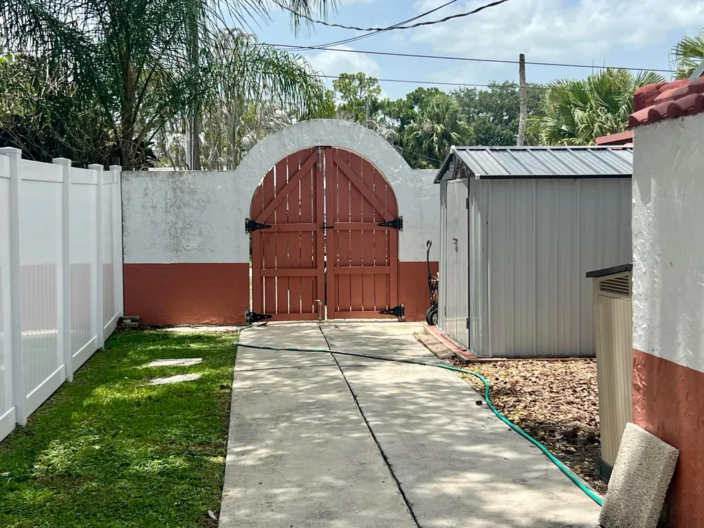457 S Naranja Avenue Port St Lucie FL 34983
