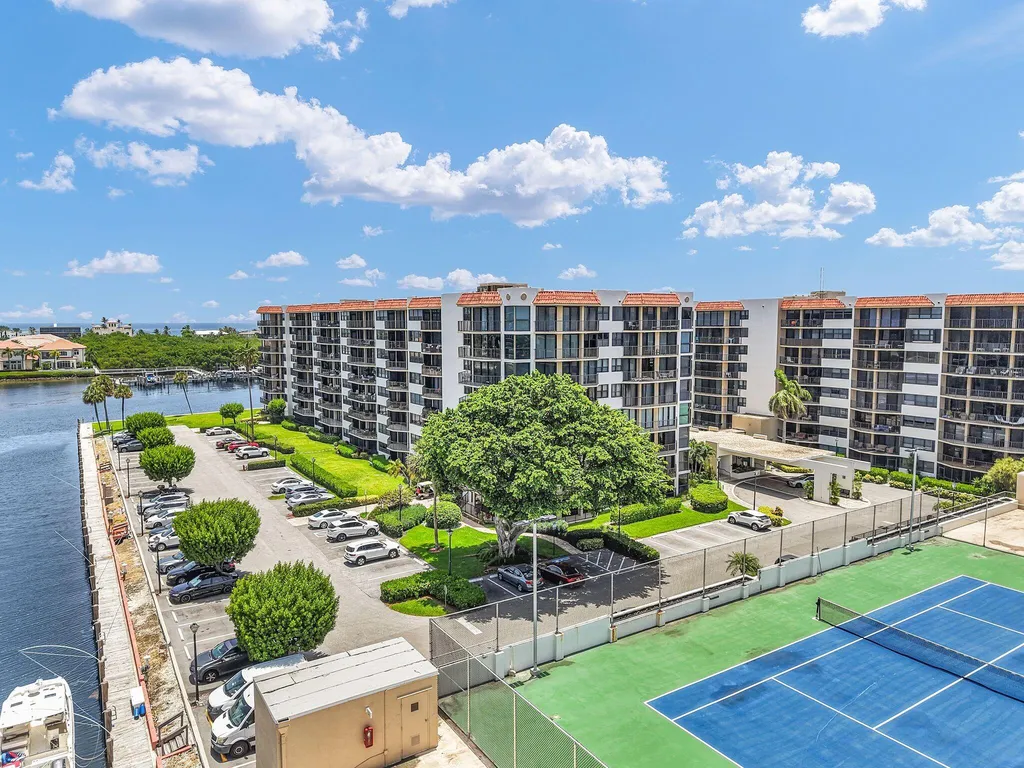899 Jeffery Street Boca Raton FL 33487