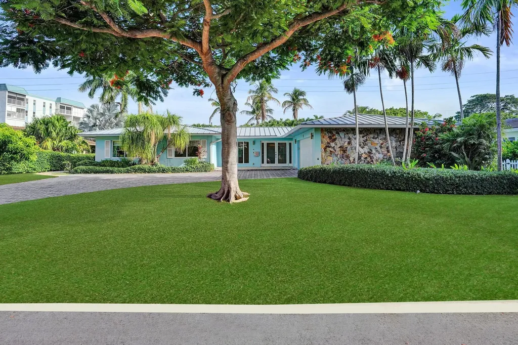 10 Minnetonka Road Sea Ranch Lakes FL 33308