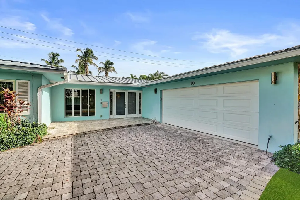 10 Minnetonka Road Sea Ranch Lakes FL 33308