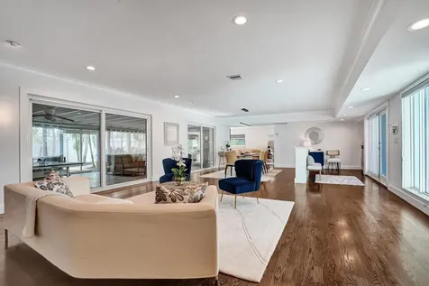 10 Minnetonka Road Sea Ranch Lakes FL 33308