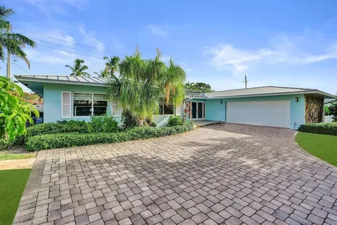 10 Minnetonka Road Sea Ranch Lakes FL 33308
