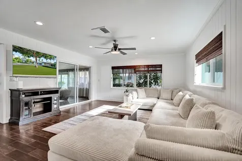 10 Minnetonka Road Sea Ranch Lakes FL 33308
