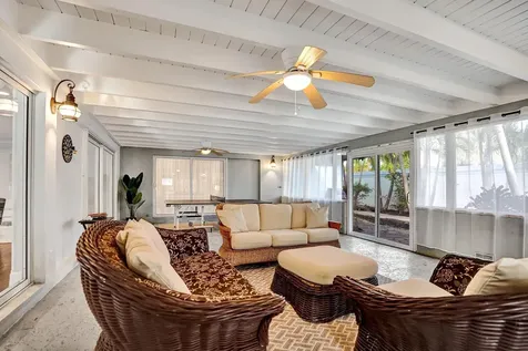 10 Minnetonka Road Sea Ranch Lakes FL 33308