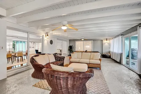 10 Minnetonka Road Sea Ranch Lakes FL 33308
