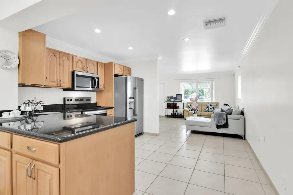 1869 NW 46th Street Tamarac FL 33309