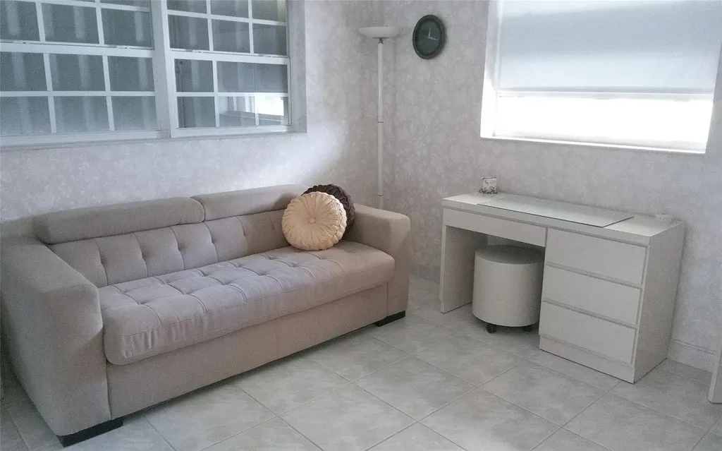 460 Paradise Isle Boulevard Hallandale Beach FL 33009