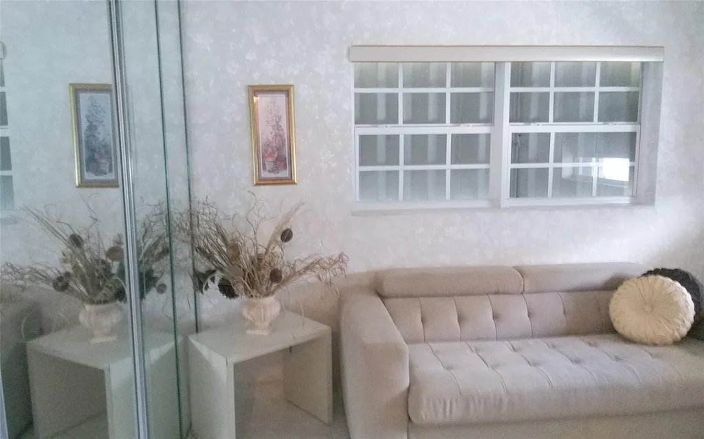 460 Paradise Isle Boulevard Hallandale Beach FL 33009