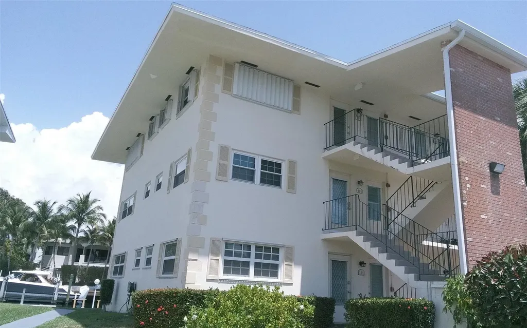 460 Paradise Isle Boulevard Hallandale Beach FL 33009