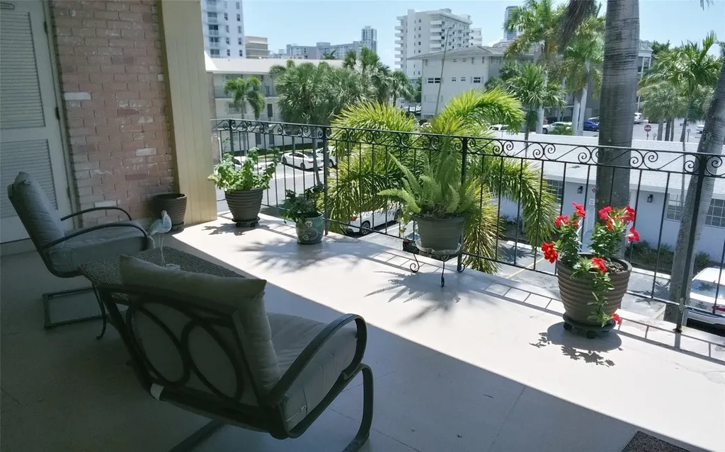 460 Paradise Isle Boulevard Hallandale Beach FL 33009