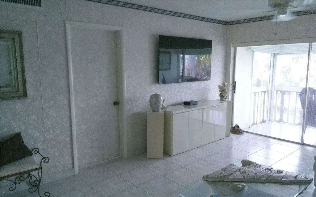 460 Paradise Isle Boulevard Hallandale Beach FL 33009