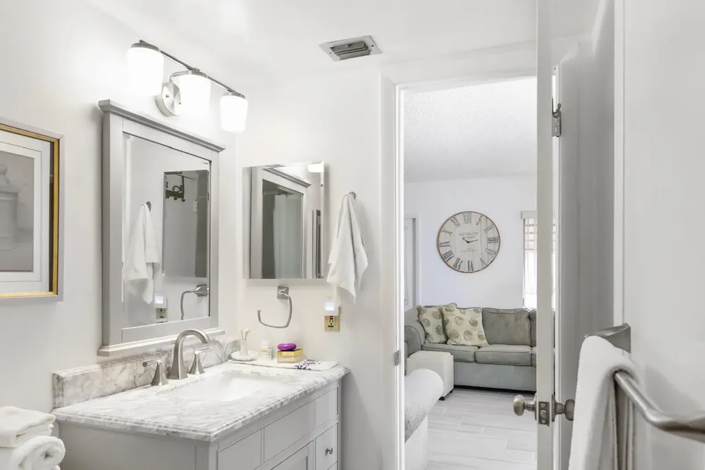 106 Lake Pine Circle Greenacres FL 33463