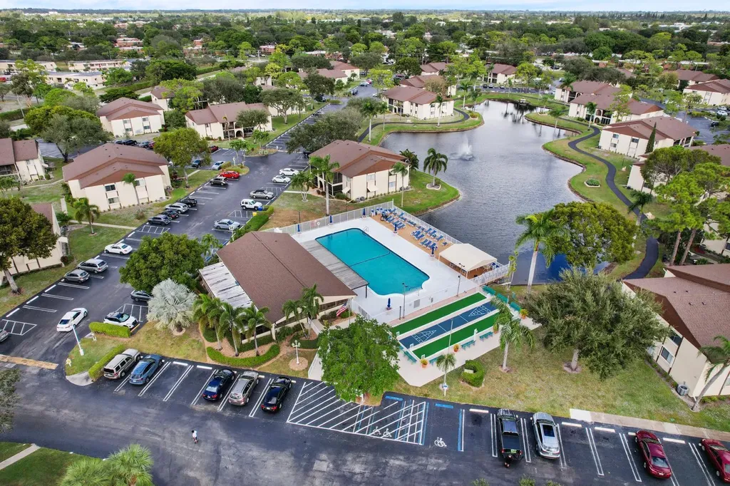 106 Lake Pine Circle Greenacres FL 33463
