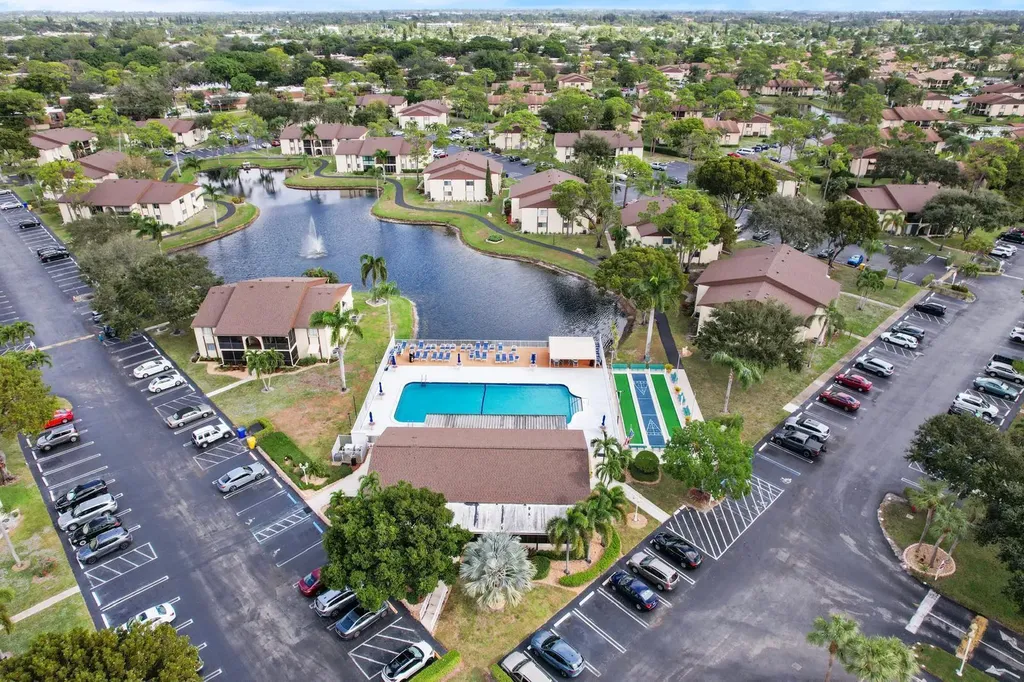 106 Lake Pine Circle Greenacres FL 33463
