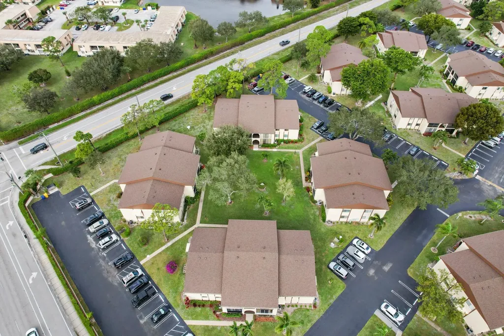 106 Lake Pine Circle Greenacres FL 33463